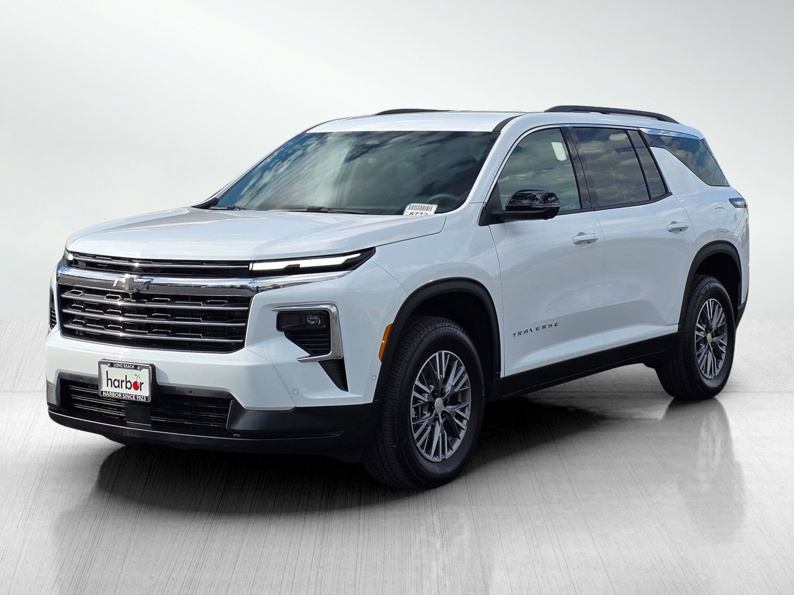 New 2025 Chevrolet Traverse LT w/ Enhanced Driving Package image 3