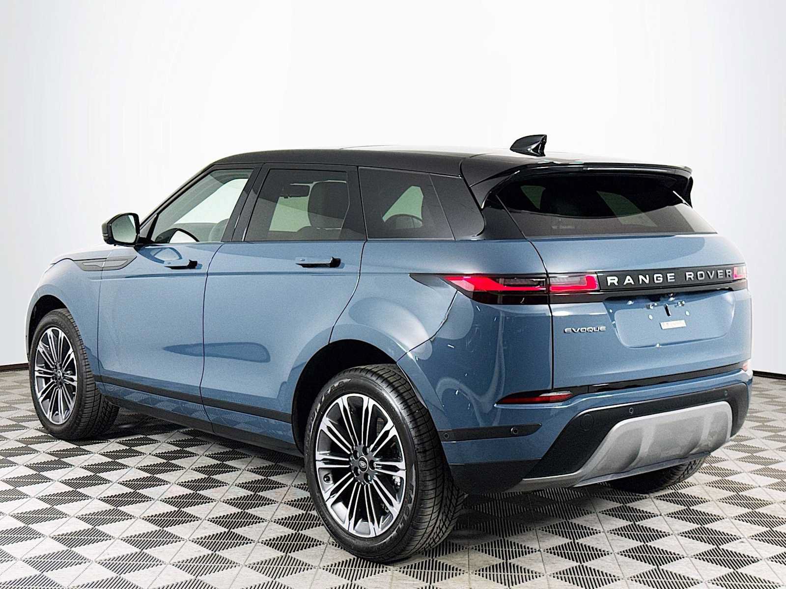 Used 2026 Land Rover Range Rover Evoque S AWD/4WD image 7