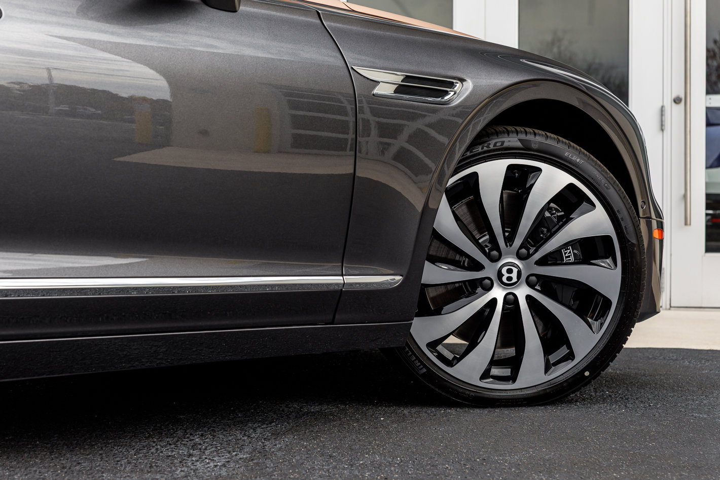 New 2026 Bentley Flying Spur Plug-In Hybrid image 14