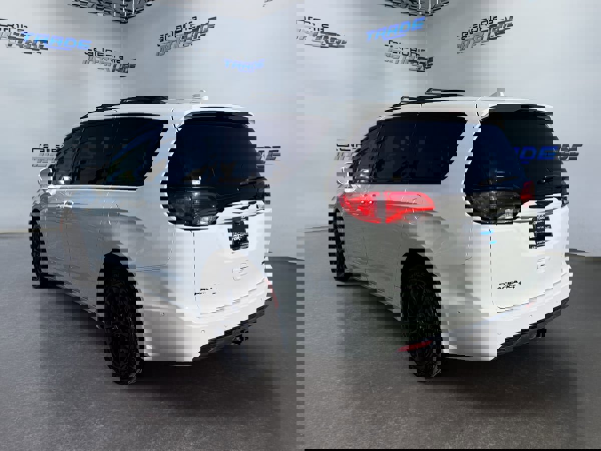 Used 2020 Chrysler Pacifica Touring-L image 7