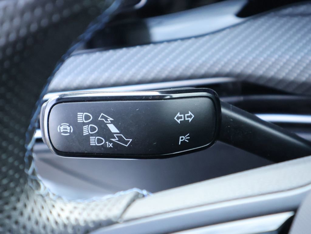 Certified 2024 Volkswagen Golf R image 38