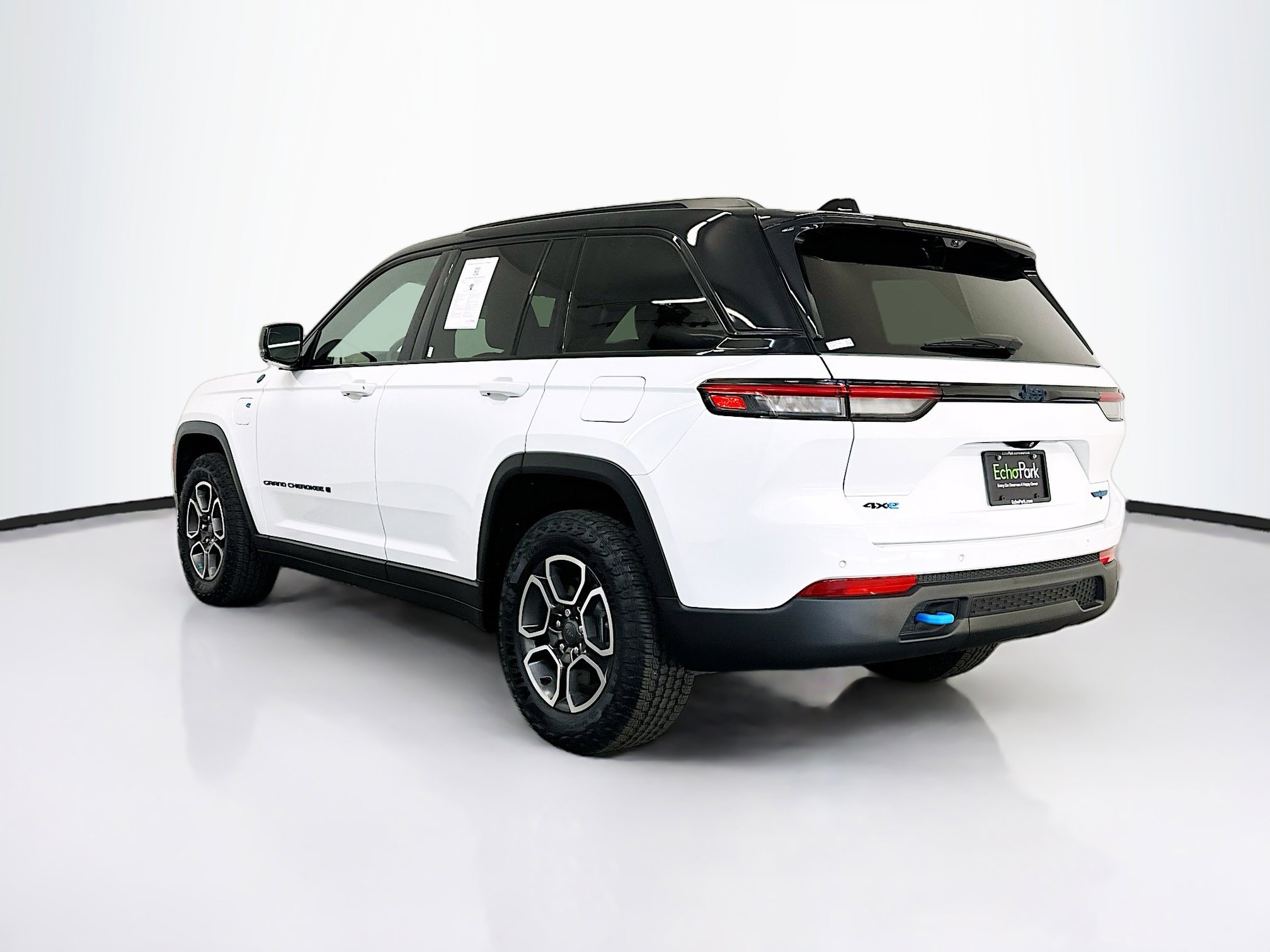 Used 2024 Jeep Grand Cherokee Trailhawk w/ Advanced Protech Group II AWD/4WD image 5