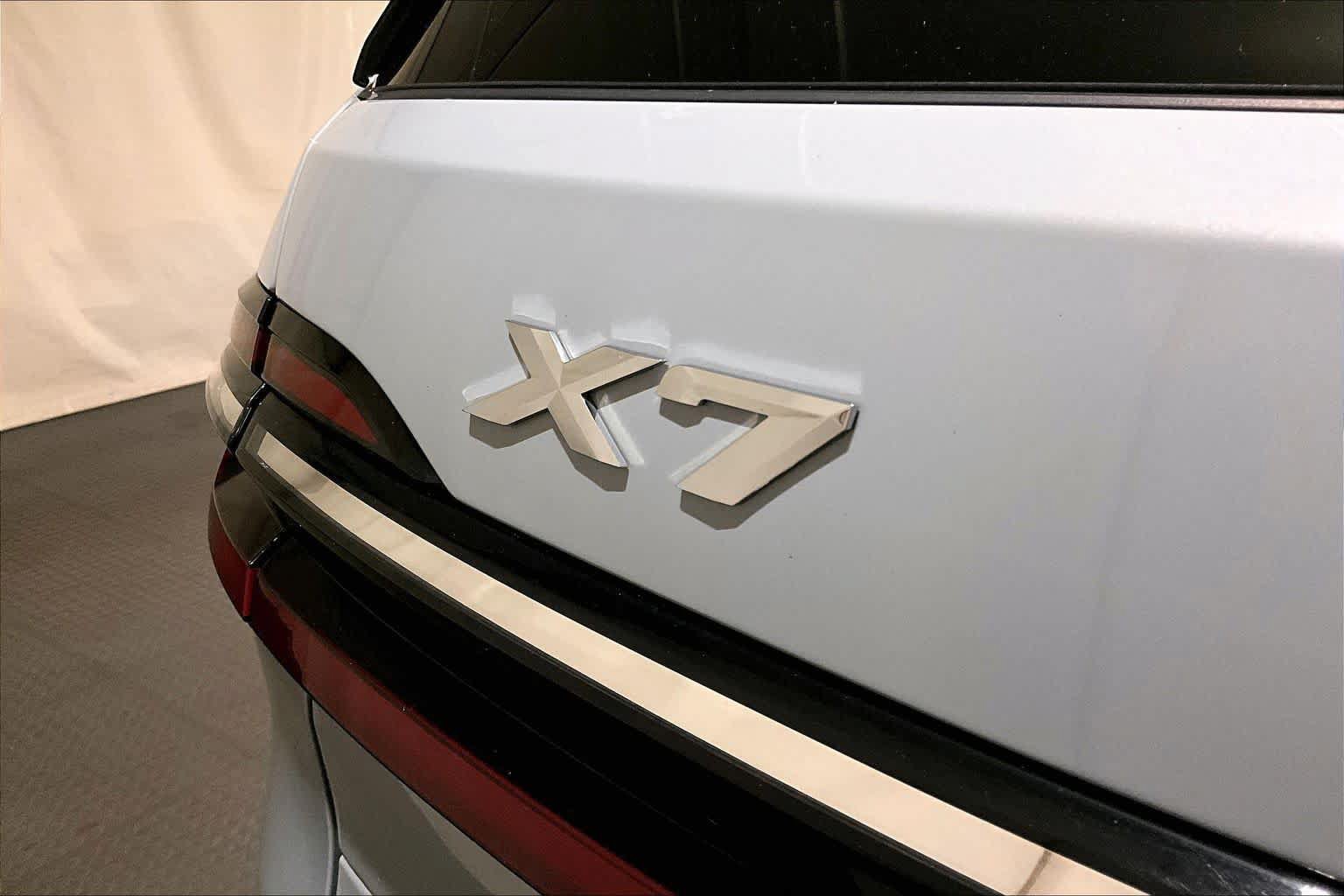 Used 2025 BMW X7 xDrive40i w/ M Sport Package AWD/4WD image 9