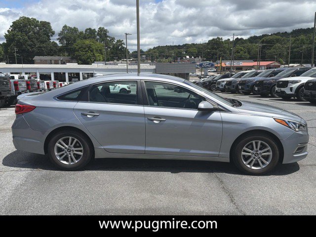 Used 2015 Hyundai Sonata SE w/ Option Group 02 FWD image 8