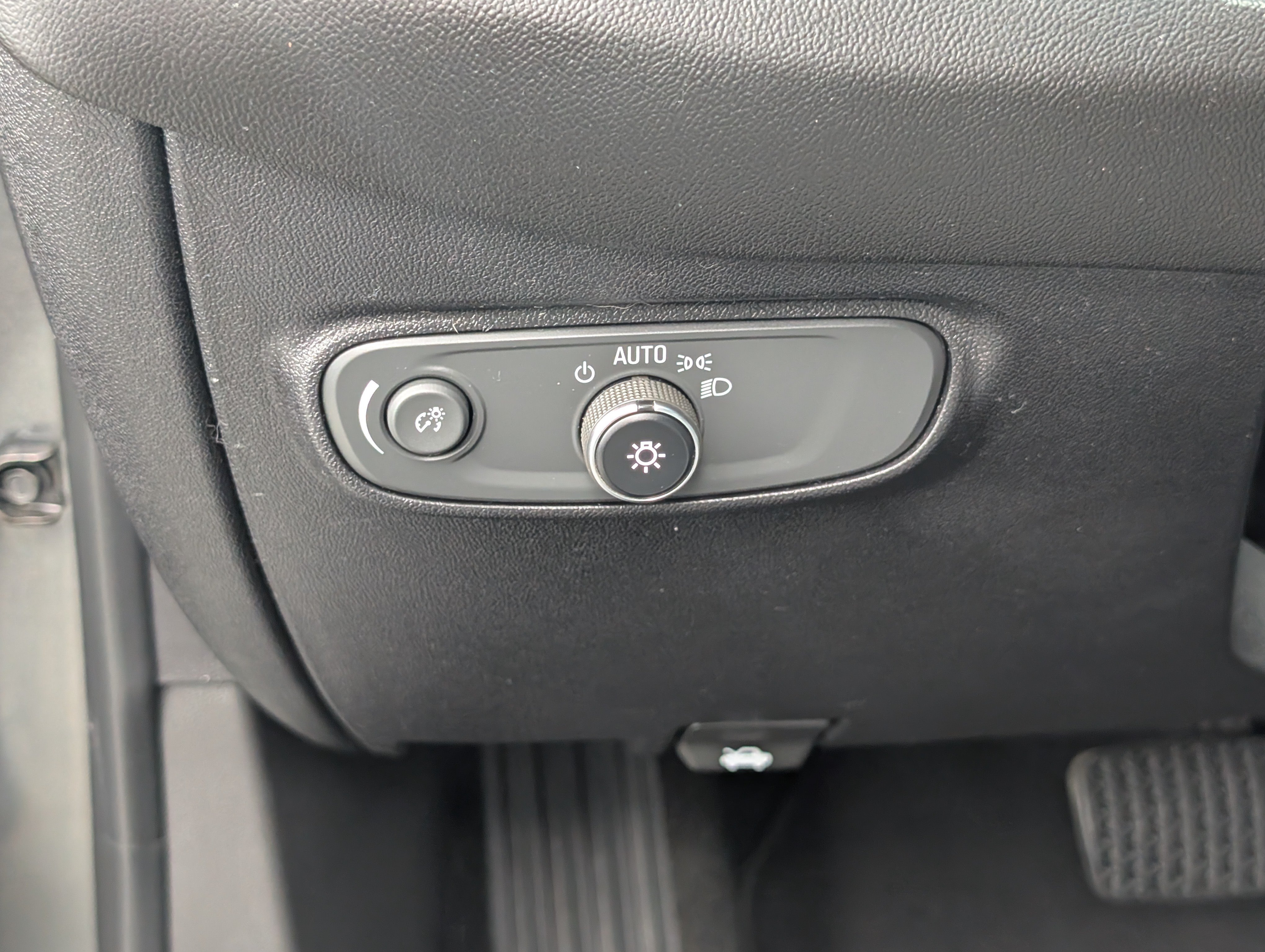 Used 2018 Chevrolet Equinox LS FWD image 22