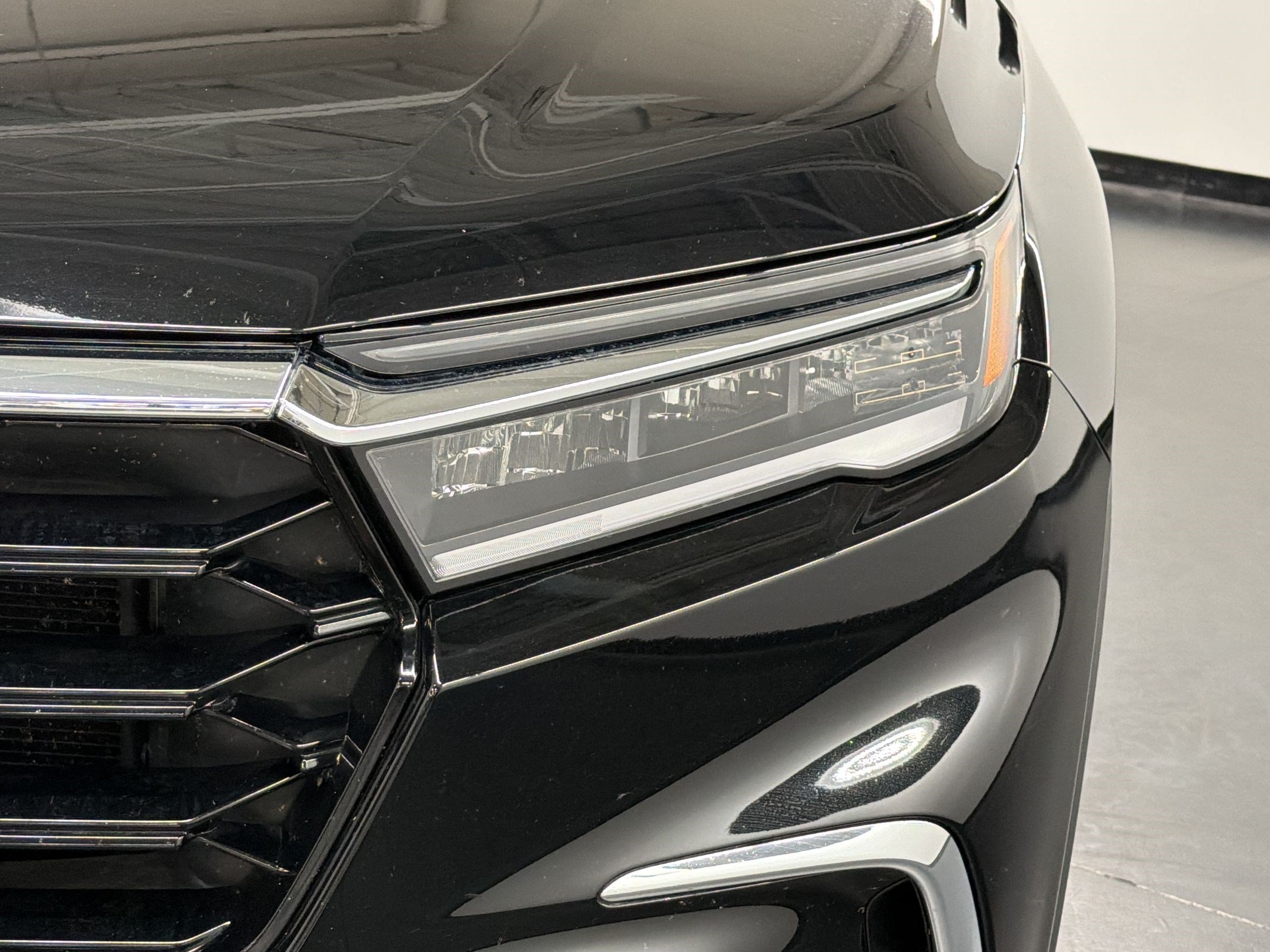 Certified 2025 Honda Pilot Touring image 12
