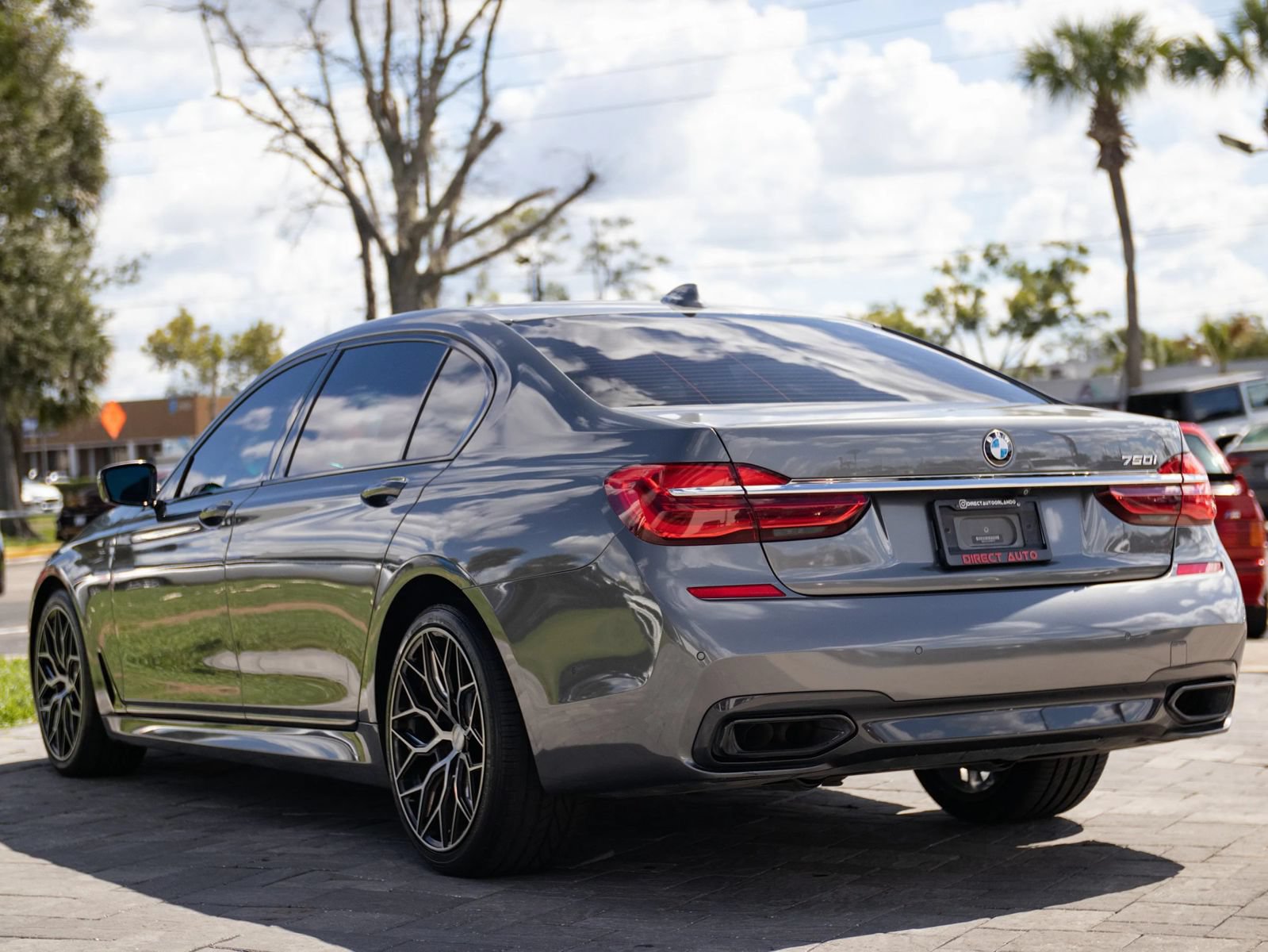 Used 2019 BMW 750i w/ M Sport Package RWD image 9