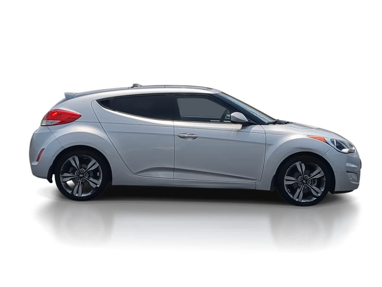 Used 2017 Hyundai Veloster Value Edition FWD image 9