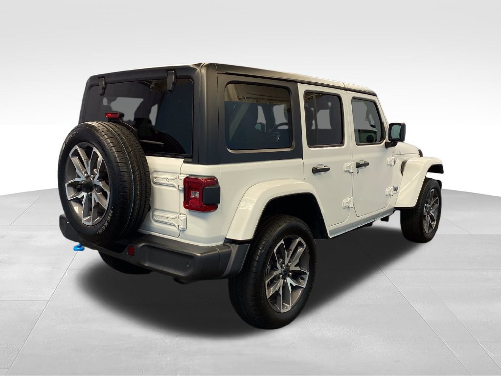 Used 2024 Jeep Wrangler Unlimited w/ Convenience Group AWD/4WD image 8
