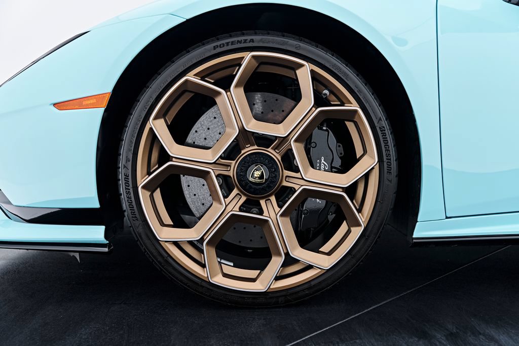 Used 2024 Lamborghini Huracan Tecnica RWD image 3