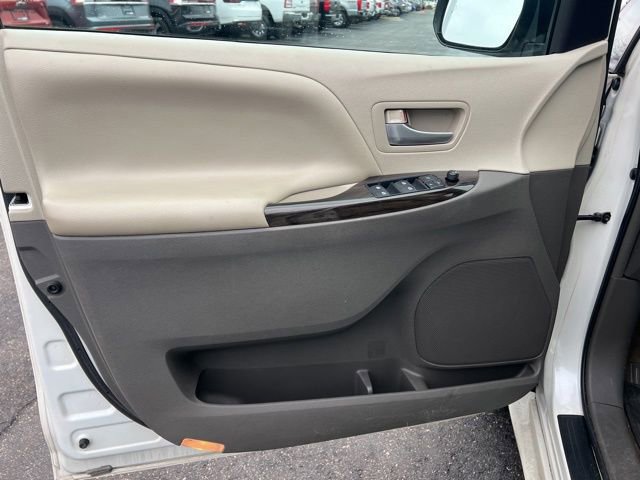 Used 2016 Toyota Sienna XLE image 24