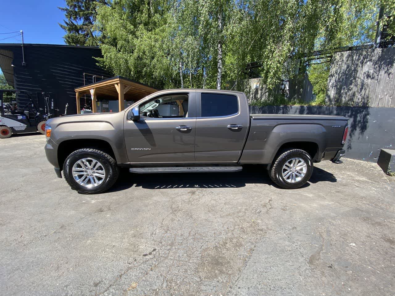 Used 2017 GMC Canyon SLT w/ Driver Alert Package AWD/4WD image 3