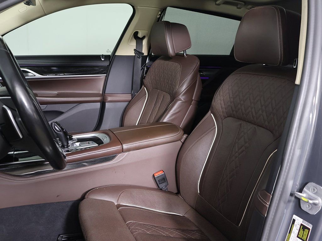 Used 2021 BMW 740i xDrive w/ Premium Package image 32