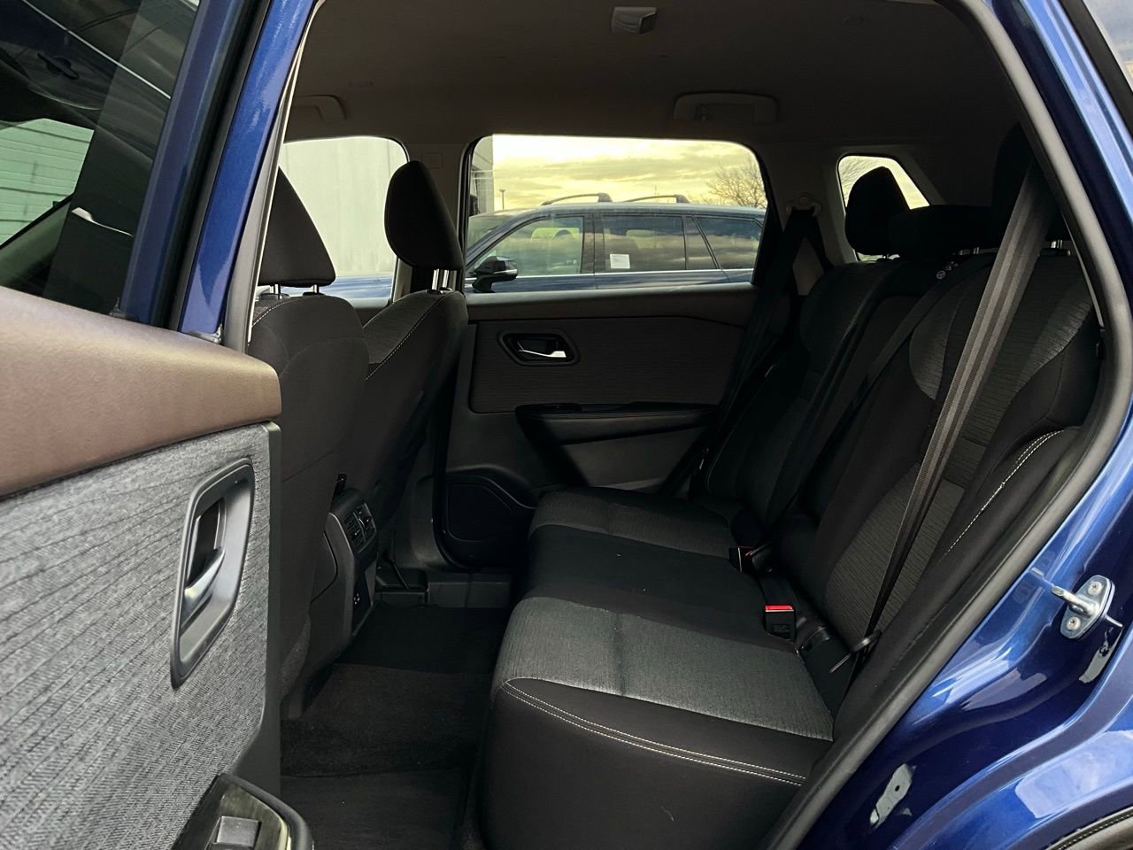 Used 2023 Nissan Rogue SV image 12