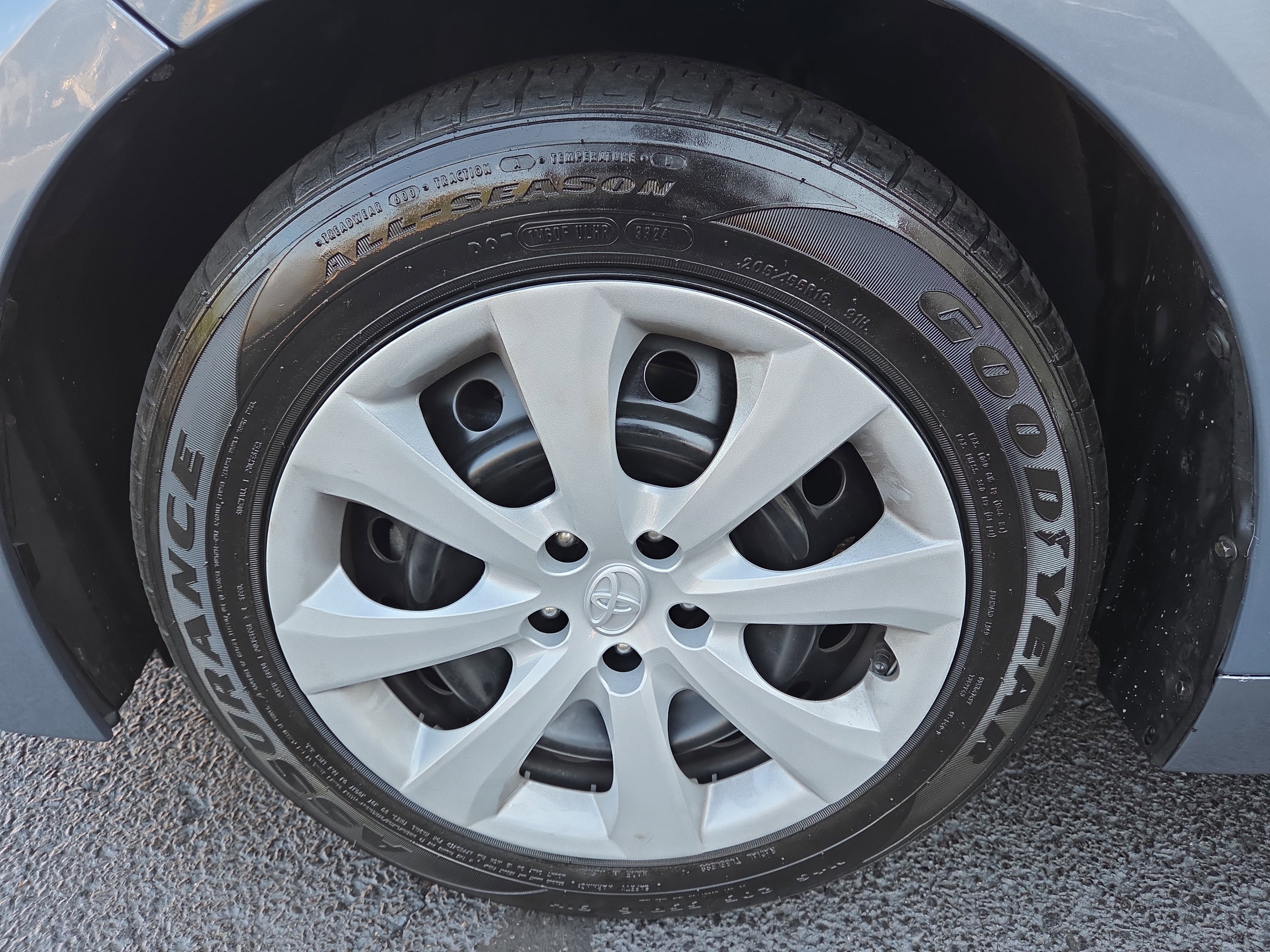 Used 2022 Toyota Corolla LE image 19