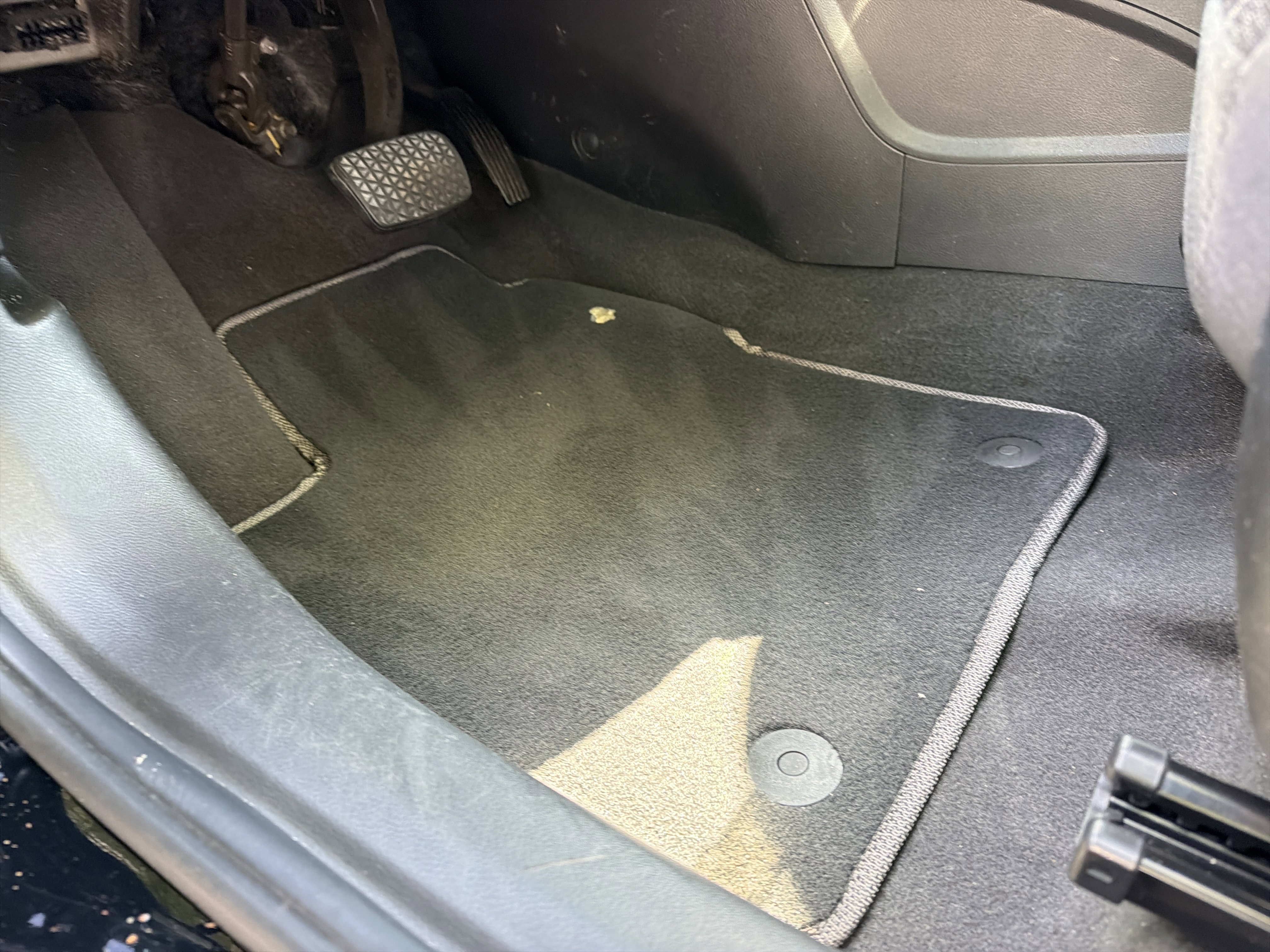 Used 2018 Chevrolet Sonic LT FWD image 17