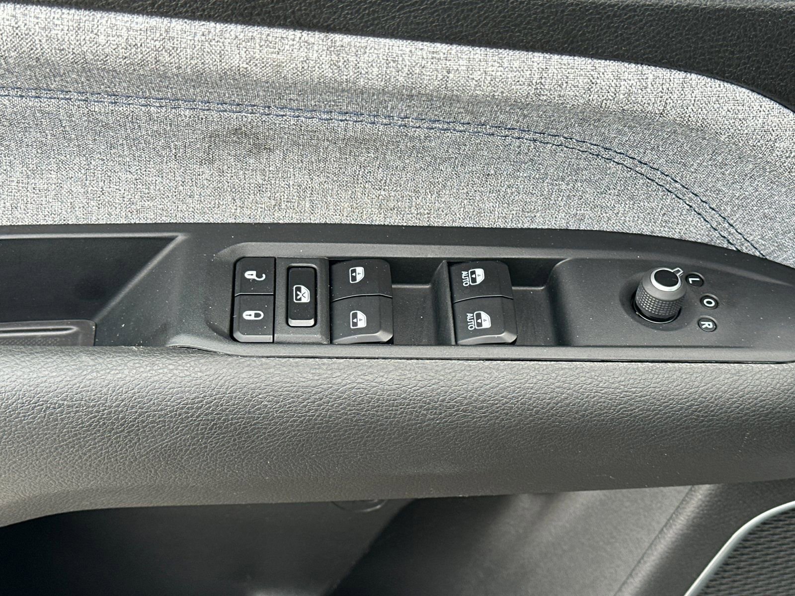 Used 2024 Jeep Compass Latitude AWD/4WD image 11