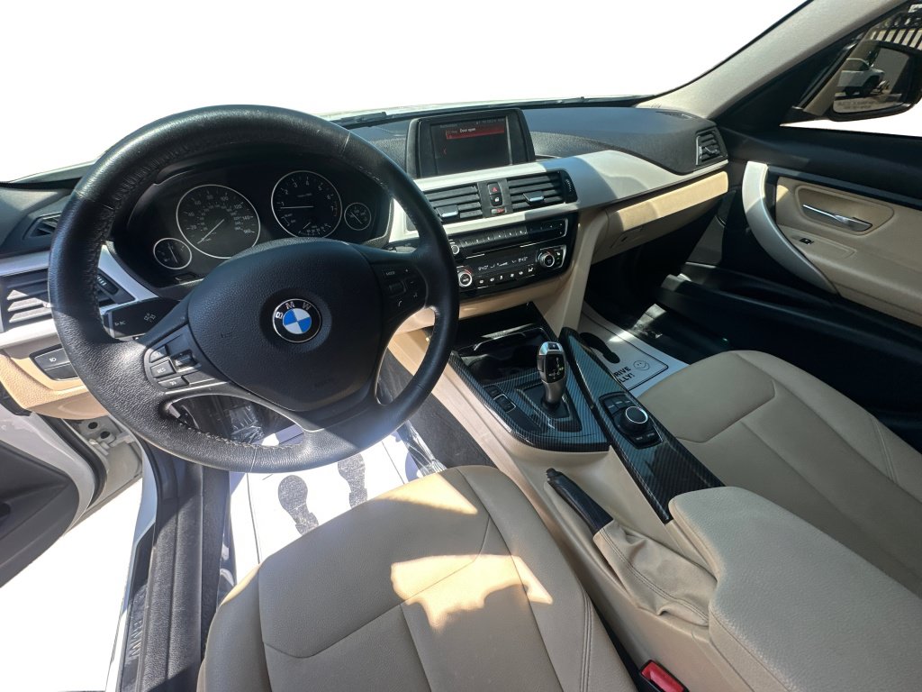 Used 2018 BMW 320i xDrive Sedan AWD/4WD image 30
