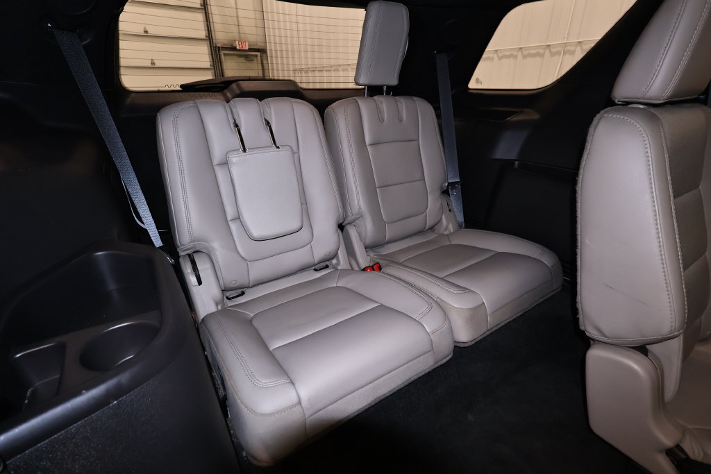 Used 2014 Ford Explorer Limited w/ Equipment Group 301A AWD/4WD image 21