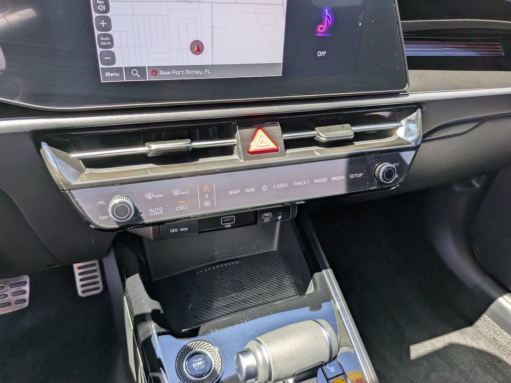 Certified 2025 Kia Niro EX Touring FWD image 24