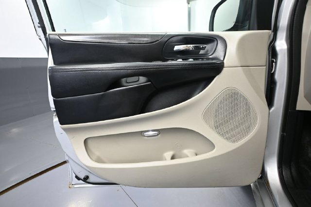 Used 2012 Dodge Grand Caravan SXT FWD image 13