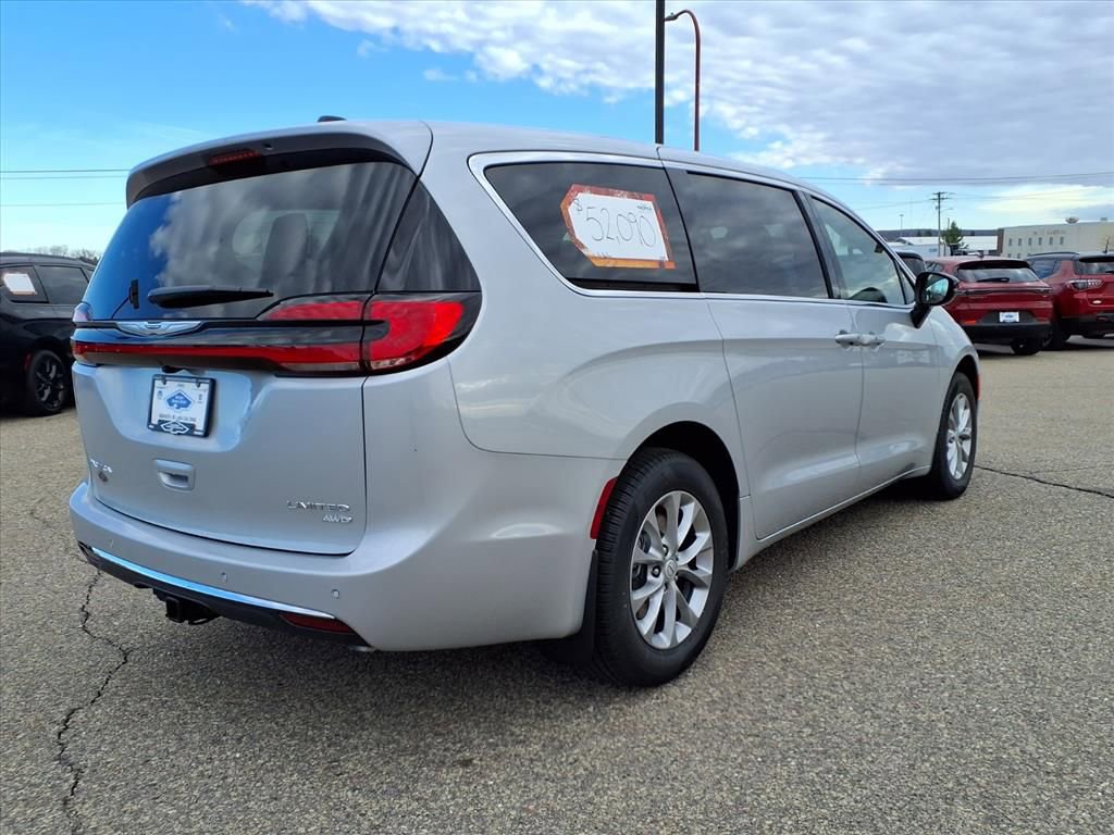New 2026 Chrysler Pacifica Limited w/ Trailer Tow Group AWD/4WD image 4