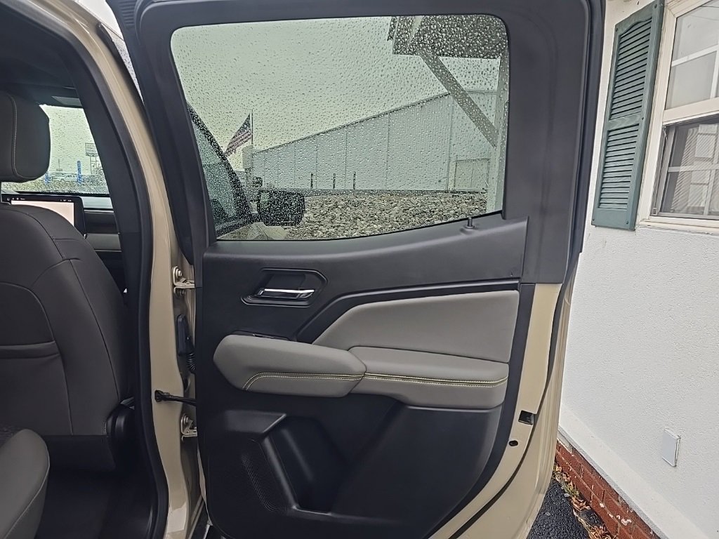 Used 2024 Chevrolet Colorado ZR2 w/ Technology Package image 20