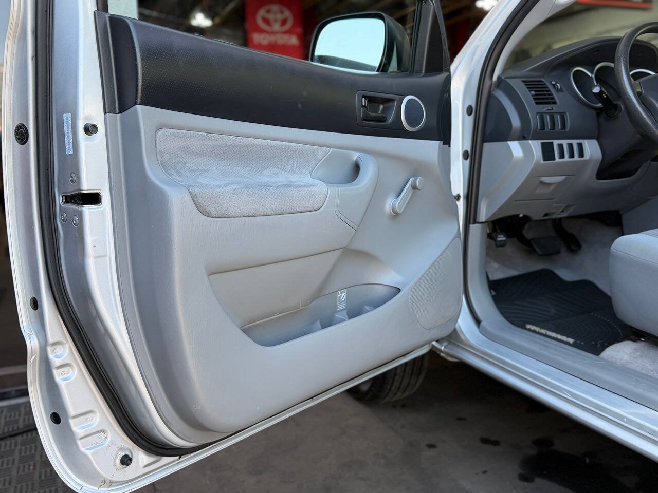 Used 2008 Toyota Tacoma 2WD Regular Cab image 3