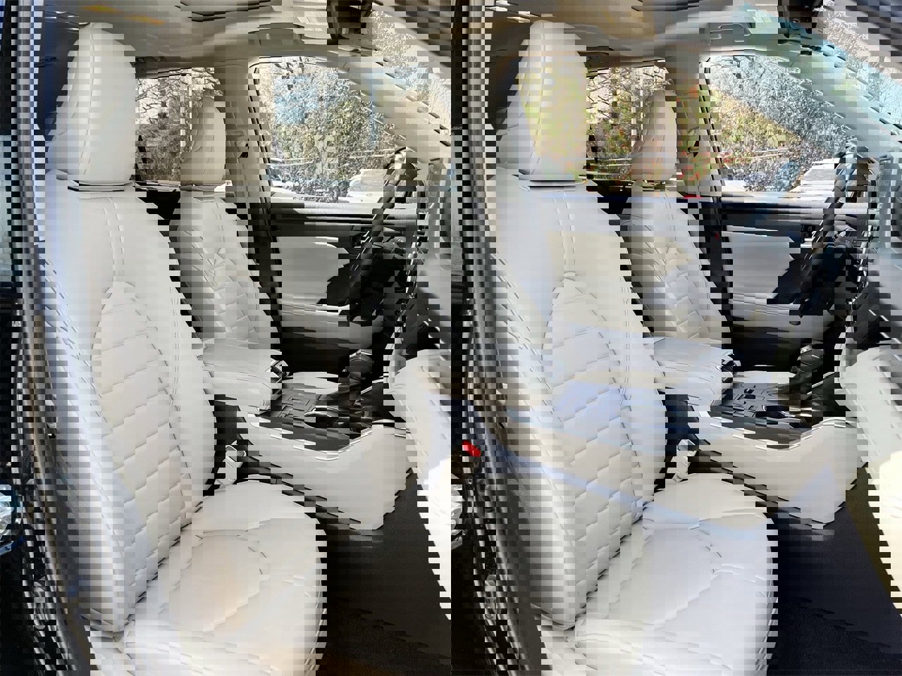 Used 2023 Toyota Highlander XLE image 25