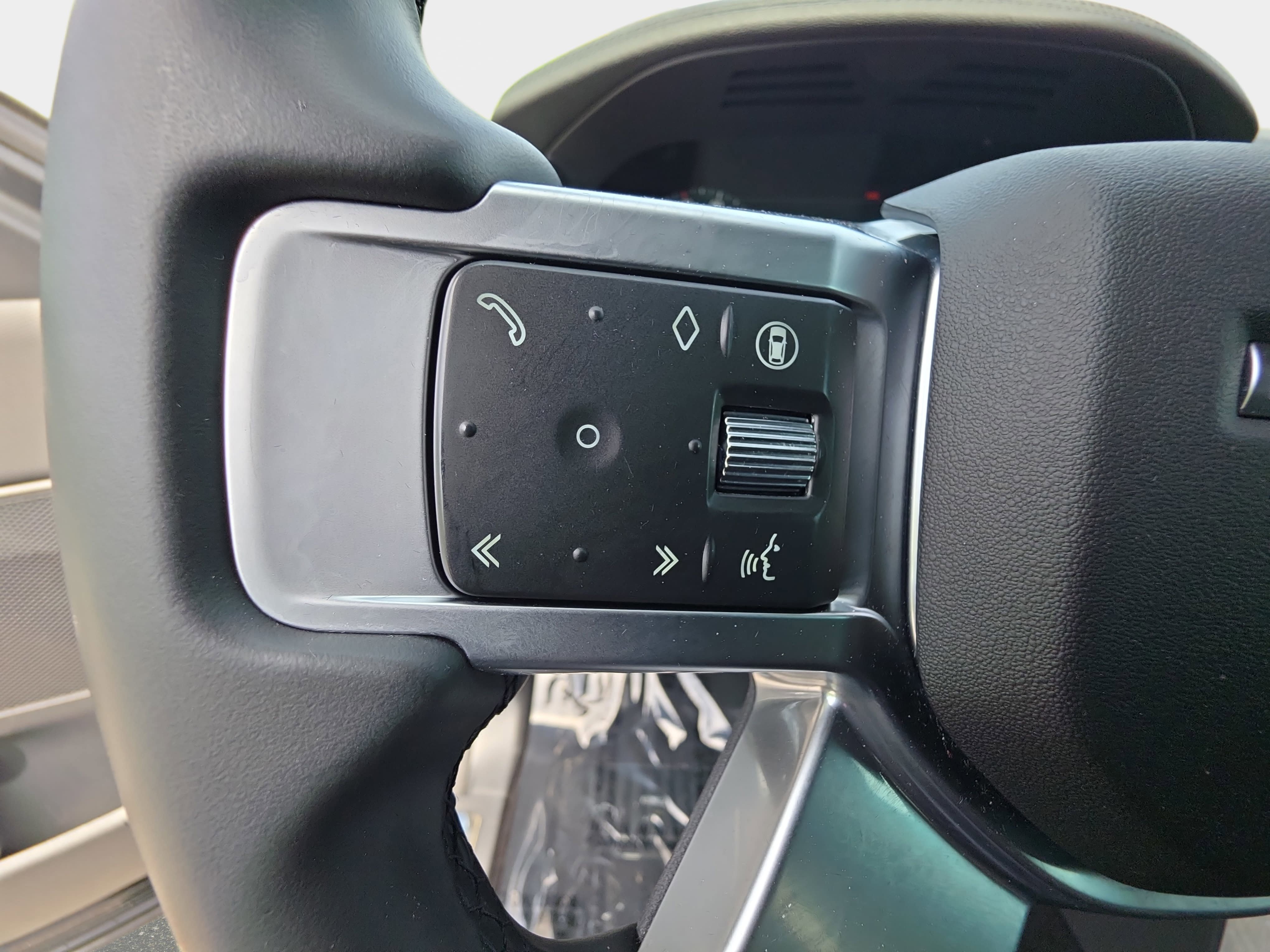 Certified 2025 Land Rover Discovery Dynamic SE AWD/4WD image 19