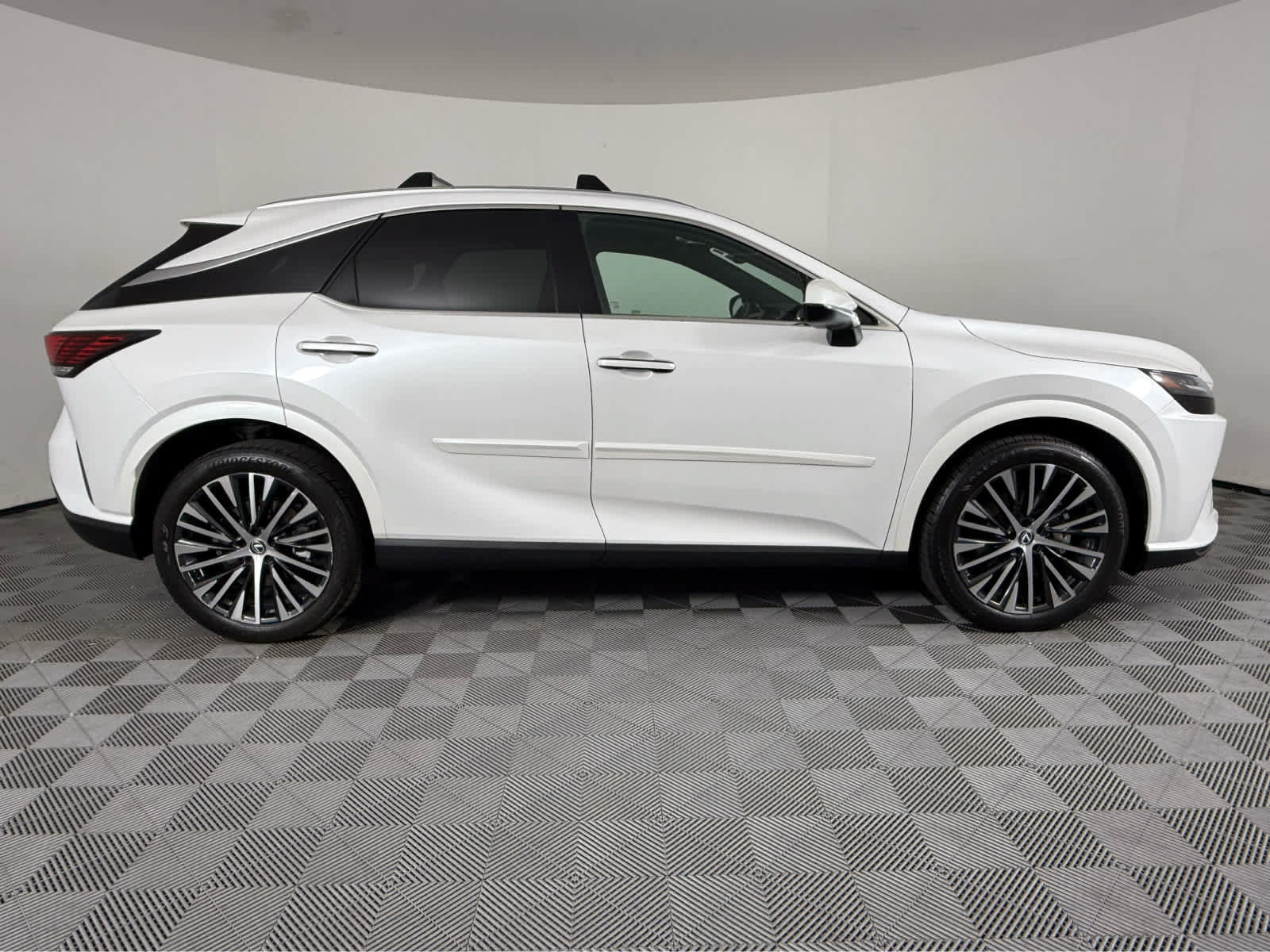 Used 2023 Lexus RX 350 w/ Cold Area Package AWD/4WD image 2