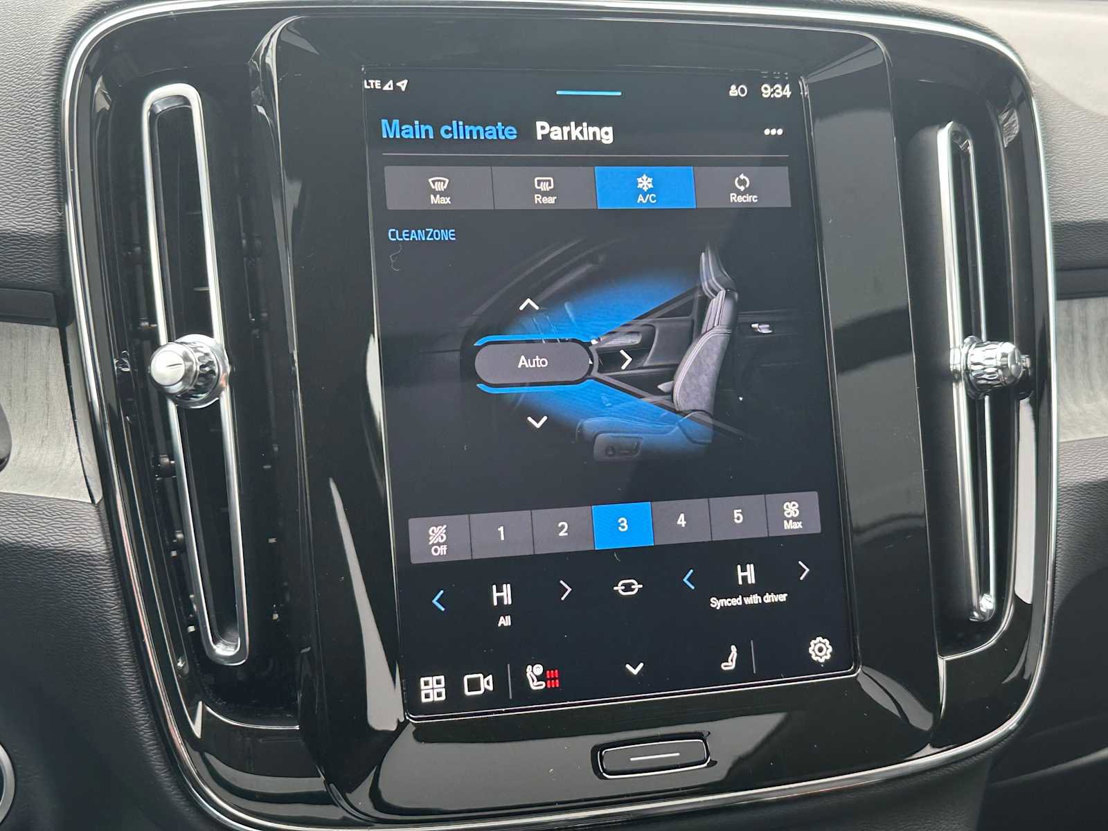 Used 2025 Volvo XC40 B5 Plus w/ Climate Package image 28