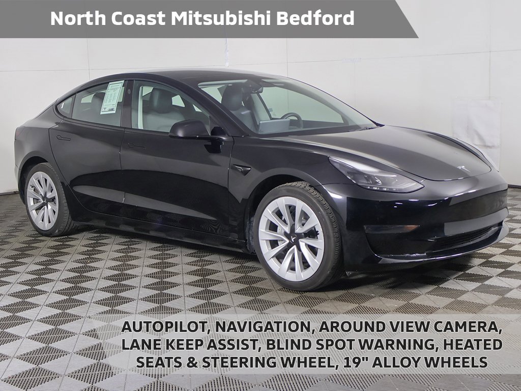 Used 2023 Tesla Model 3 Standard Range image 1