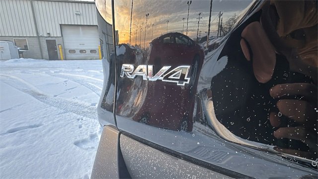 Used 2021 Toyota RAV4 LE image 31