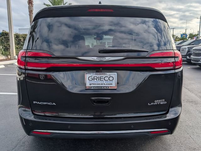 Used 2023 Chrysler Pacifica Limited image 16