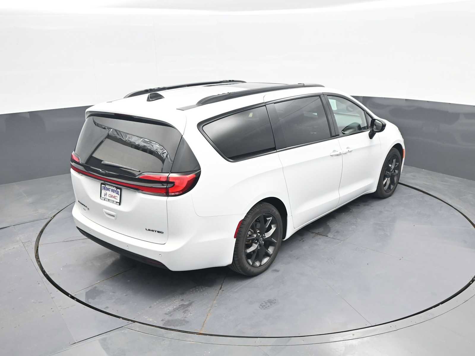 Used 2025 Chrysler Pacifica Limited FWD image 35