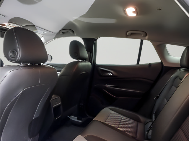 Used 2025 Chevrolet Trax LT w/ LT Convenience Package FWD image 11