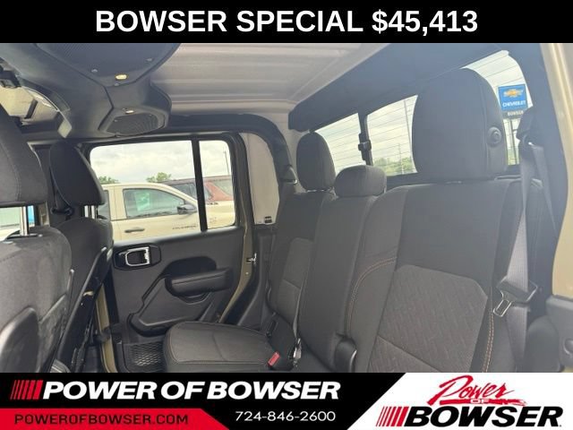 Used 2025 Jeep Gladiator Mojave w/ Convenience Group AWD/4WD image 3