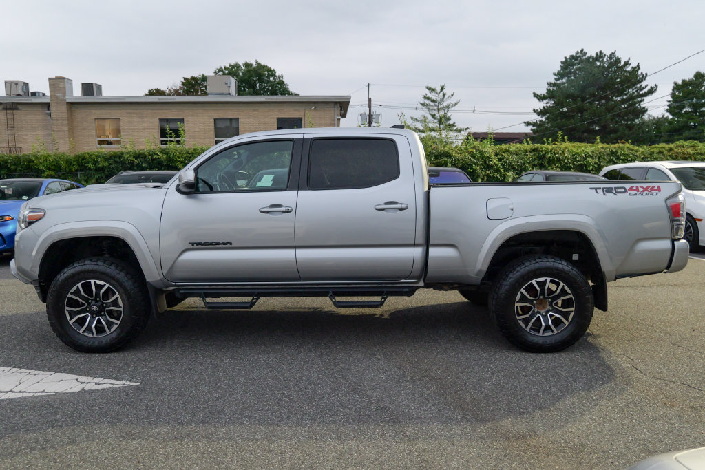 Used 2022 Toyota Tacoma TRD Sport AWD/4WD image 4