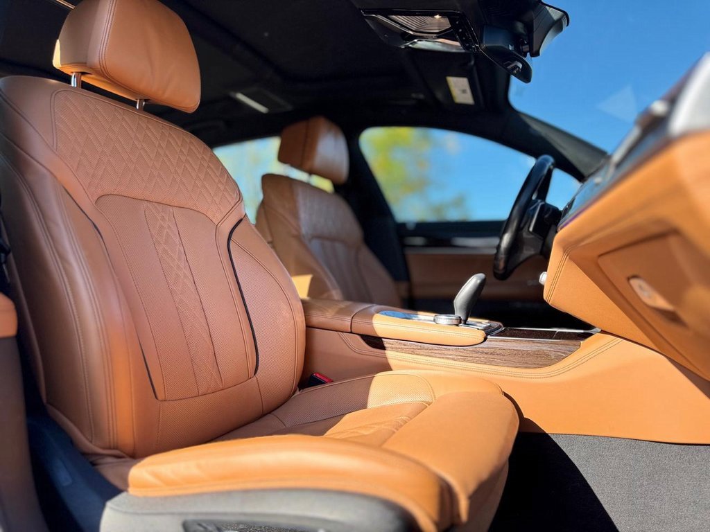 Used 2022 BMW 750i xDrive w/ M Sport Package image 23