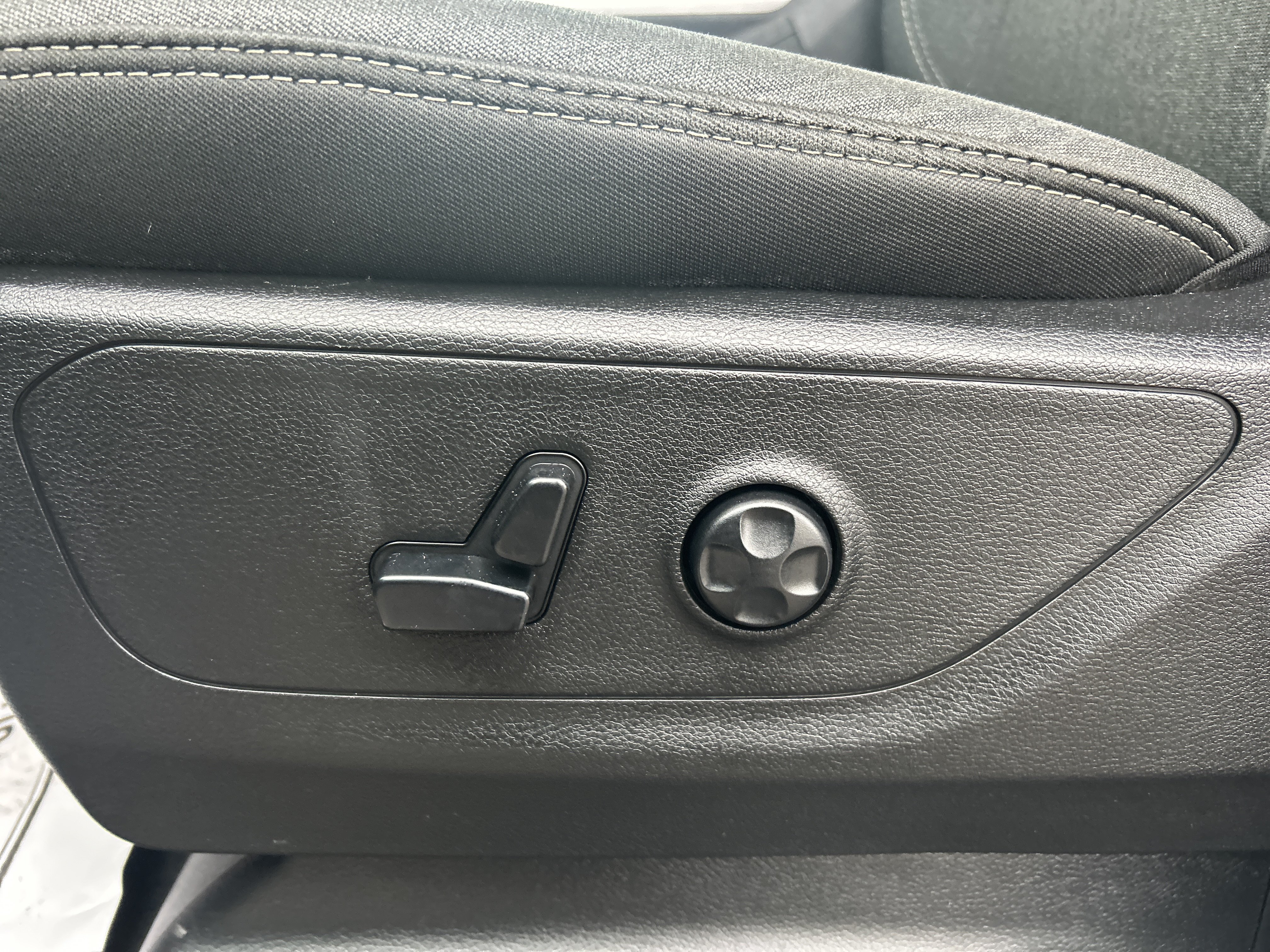 Used 2020 RAM 1500 Big Horn AWD/4WD image 11
