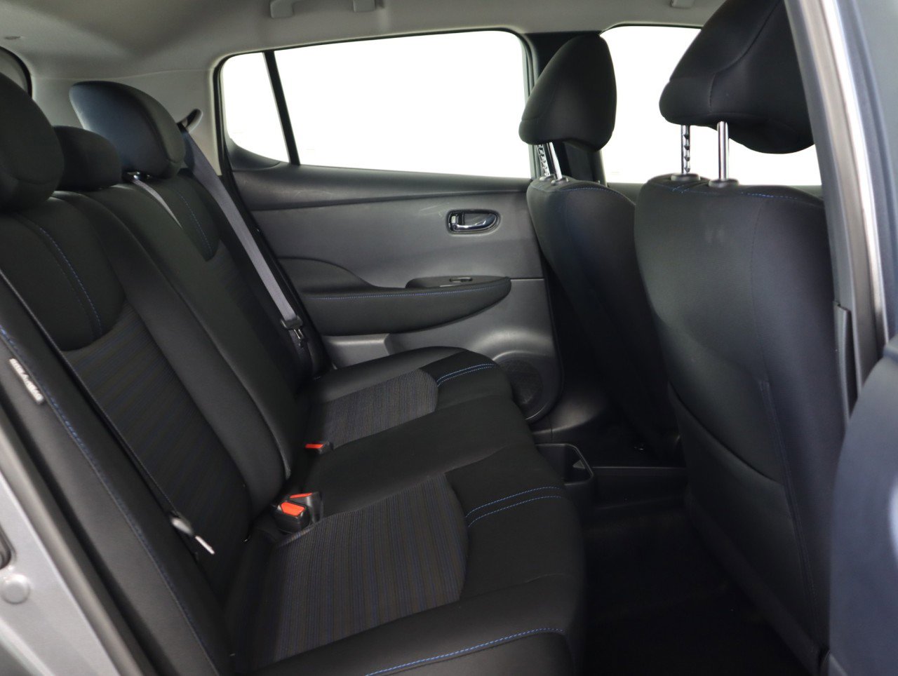 Used 2025 Nissan Leaf S image 15