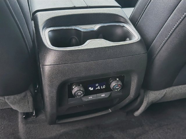 Used 2026 Chevrolet Traverse LT FWD image 26
