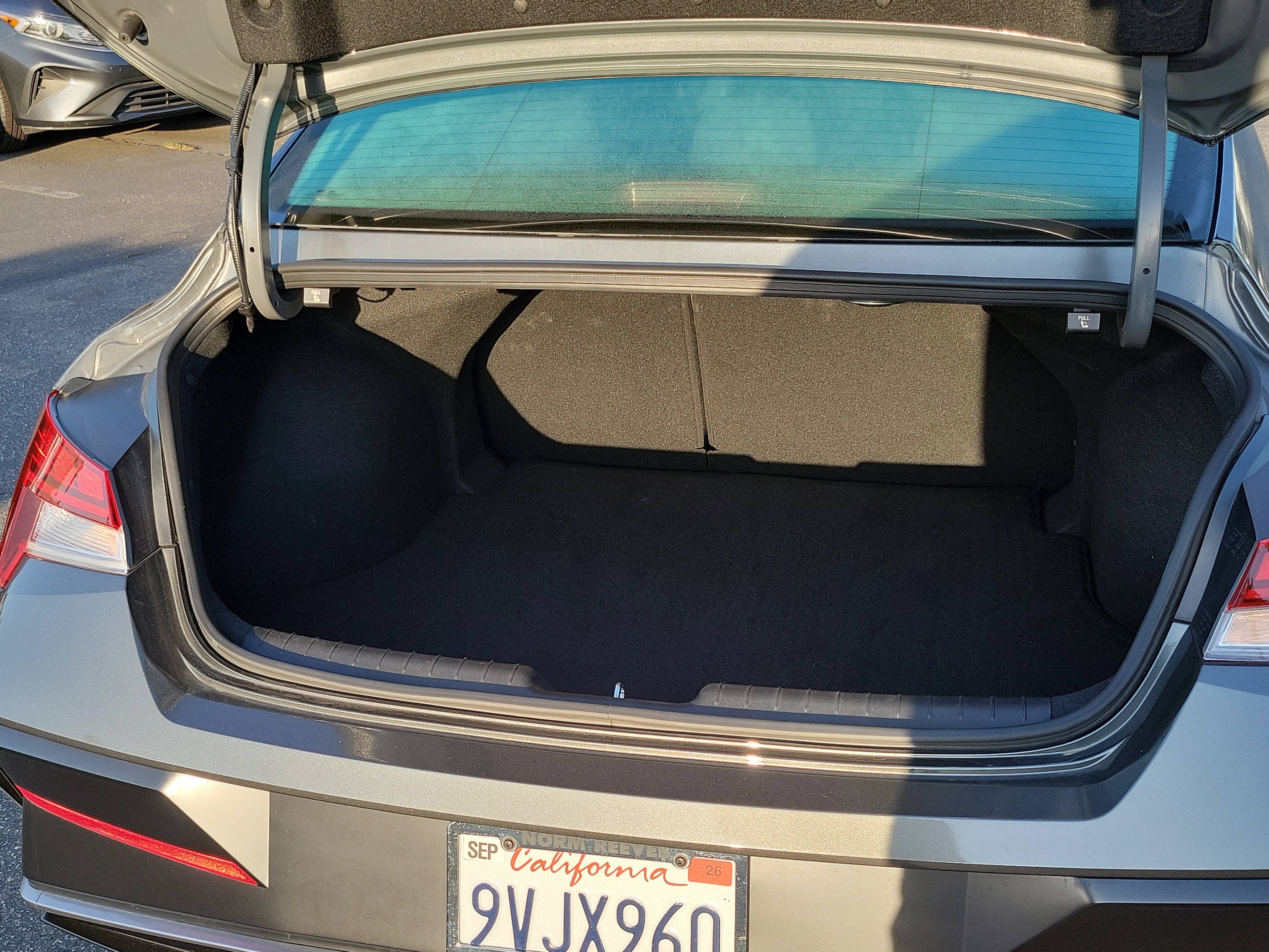 Certified 2025 Hyundai Elantra Limited FWD image 18