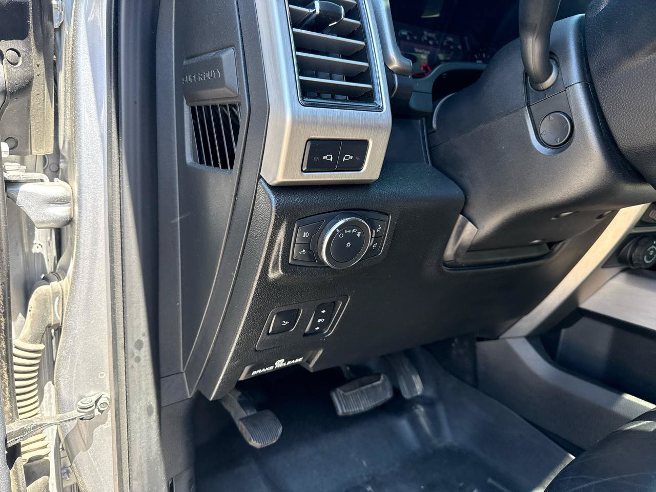 Used 2020 Ford F350 Platinum w/ FX4 Off-Road Package AWD/4WD image 13