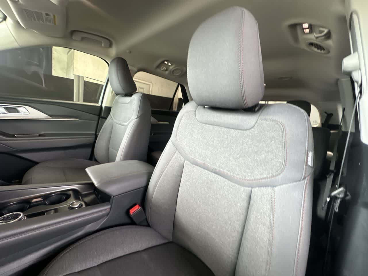 Used 2026 Ford Explorer Active RWD image 14