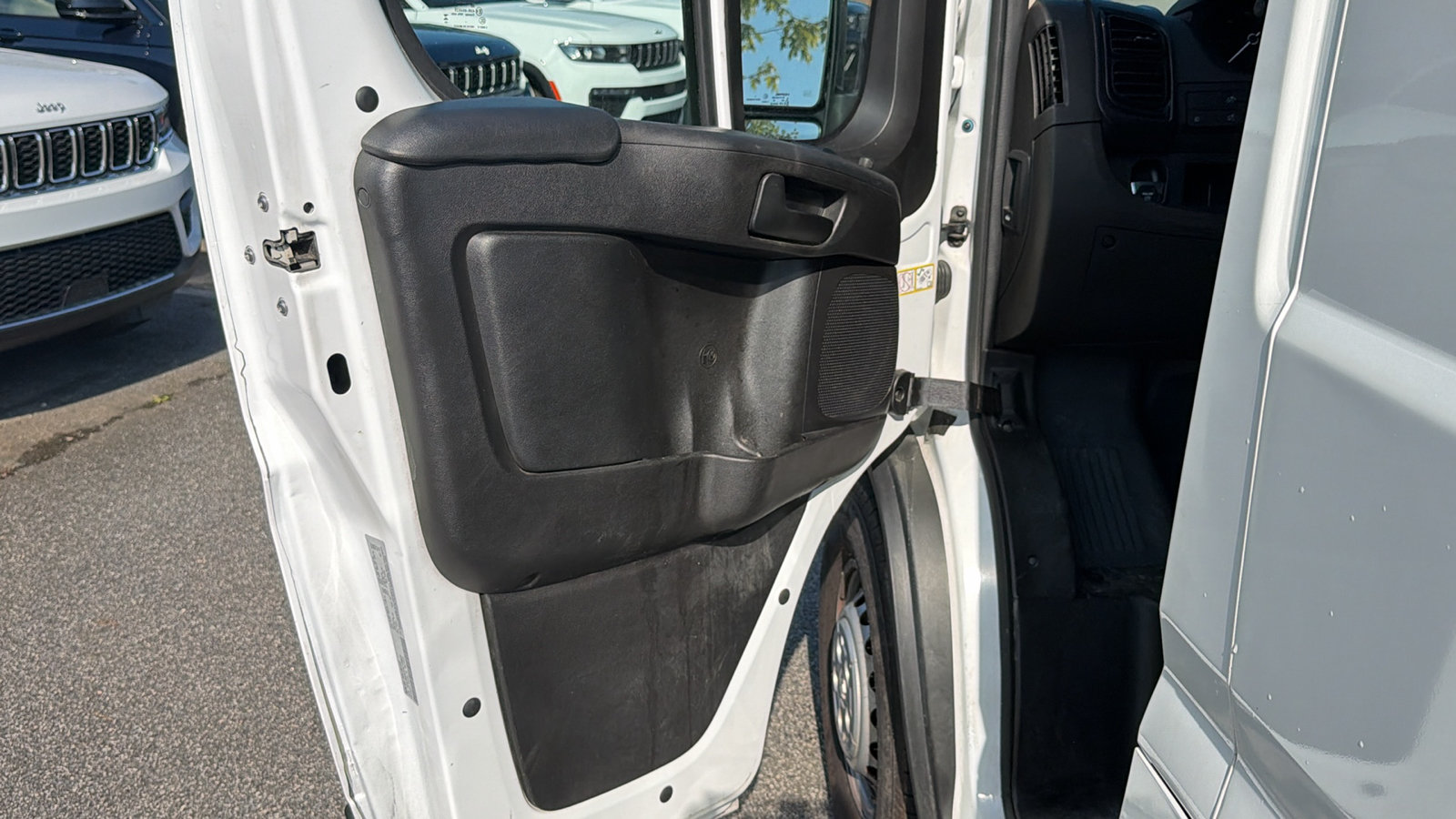 Used 2024 RAM ProMaster 2500 w/ Convenience Group FWD image 15
