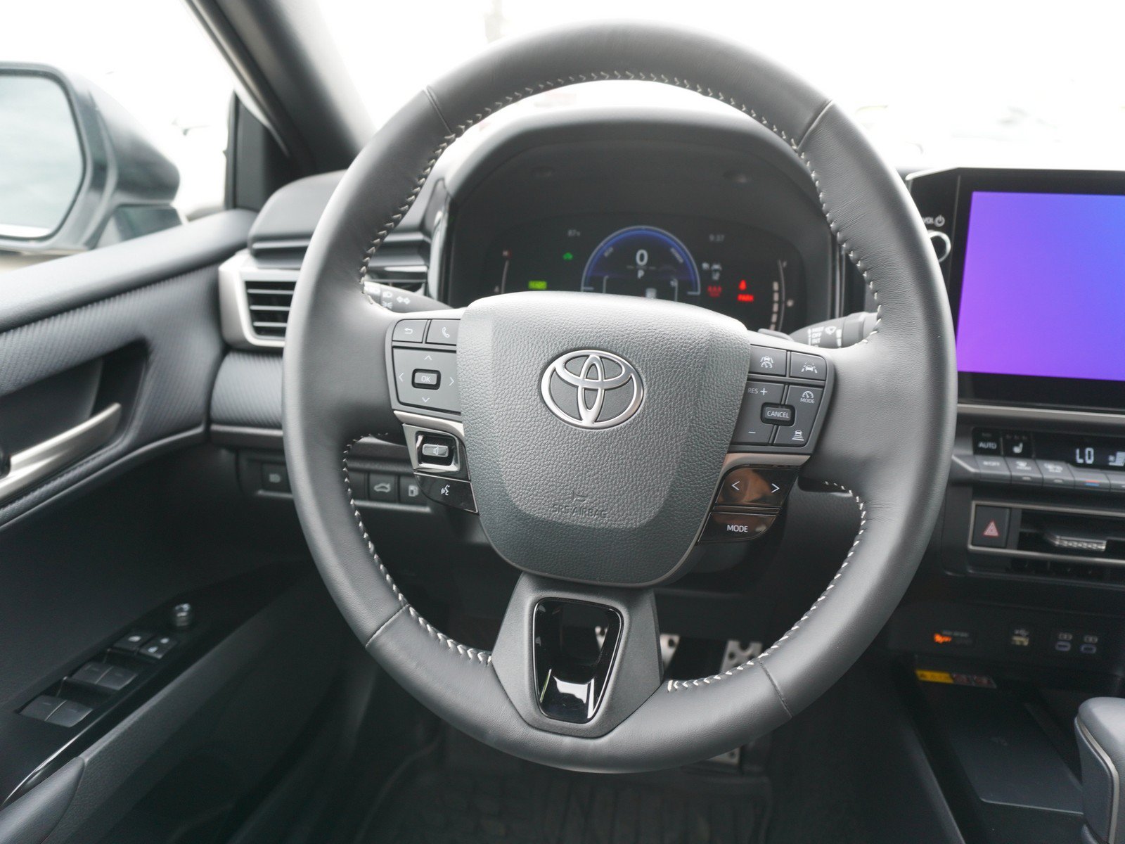 Used 2025 Toyota Camry SE w/ Multimedia Upgrade Package FWD image 15