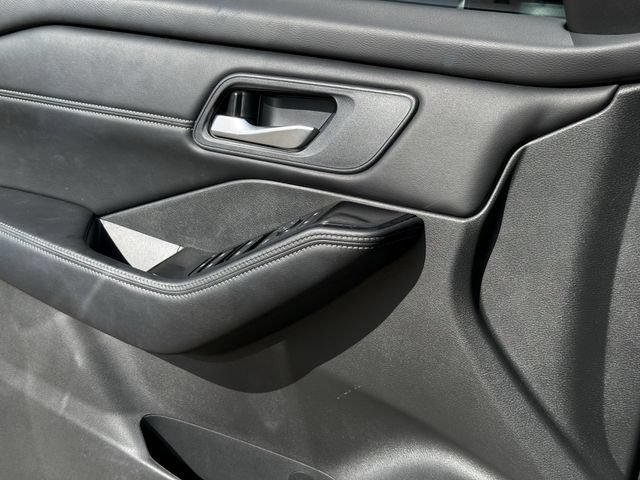 Used 2024 Nissan Rogue SV w/ SV Premium Package FWD image 24