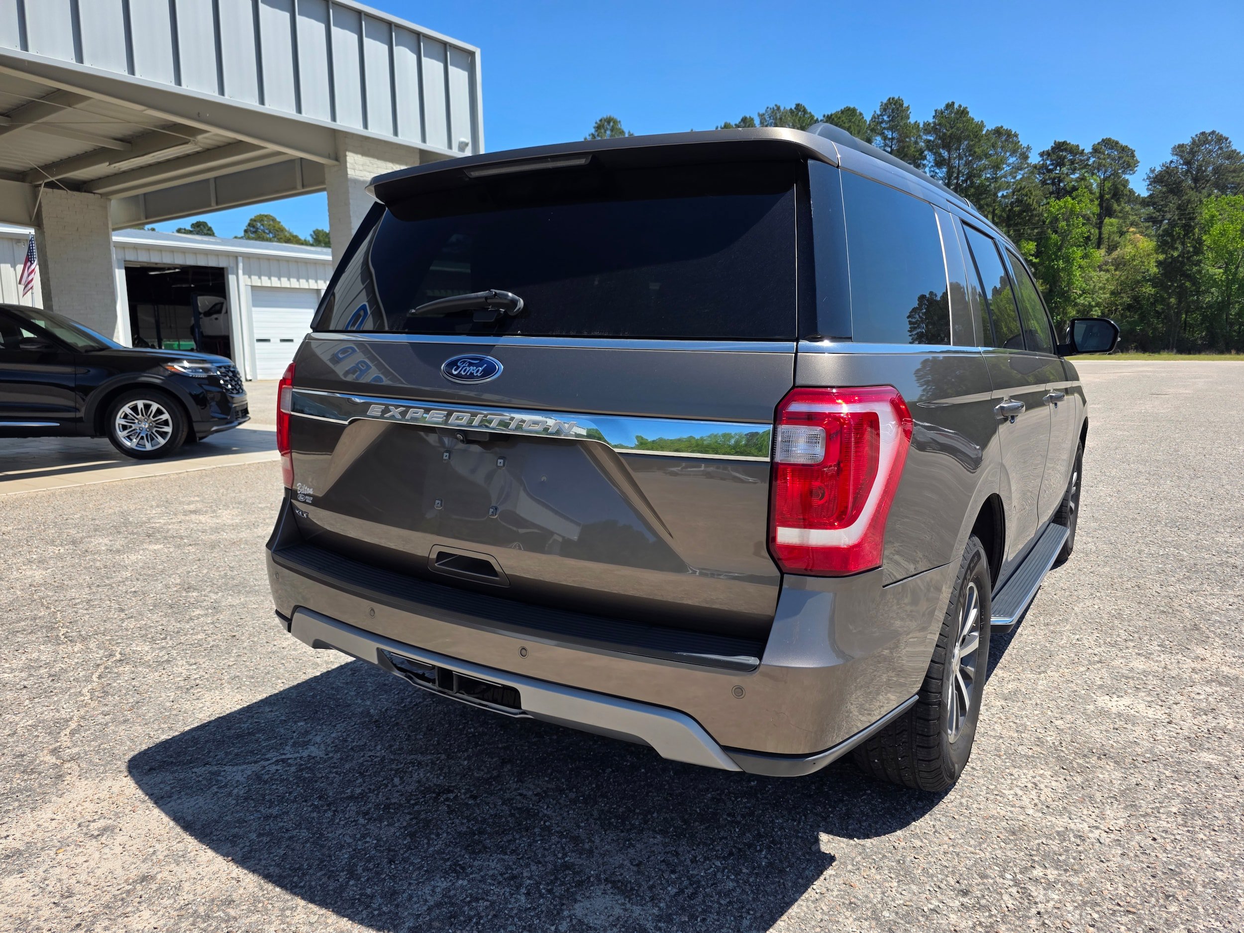 Used 2019 Ford Expedition XLT w/ Equipment Group 202A RWD image 5